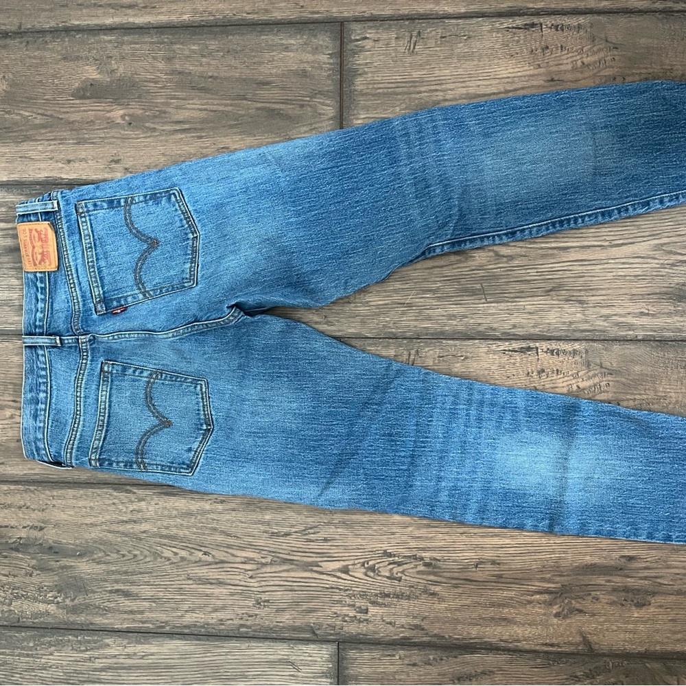 Levi's Women's Straight Leg Blue Jeans